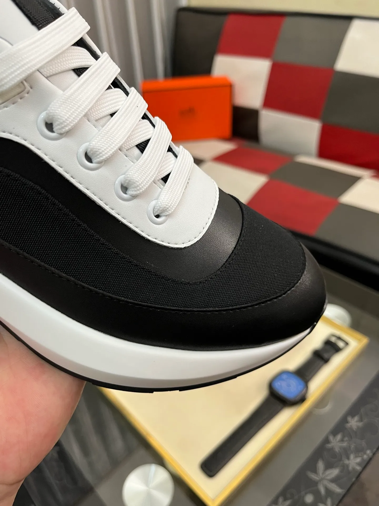 Men's shoes 💰458⌚️⌚️[hermes] Hermès men's fashionable sports shoes, carefully built as an international brand. This casual shoe combines high-quality fabrics and exquisite craftsmanship. It integrates simple and unique design style to interpret the brand's luxurious beauty in a low-key manner. The upper is made of original fabric with a first layer of suede. The layered design has distinct lines on the upper and a lightweight rubber outsole. Light luxury style, the details exude a dynamic masculine atmosphere, elegant and mainstream, size: 38-442️⃣colors available